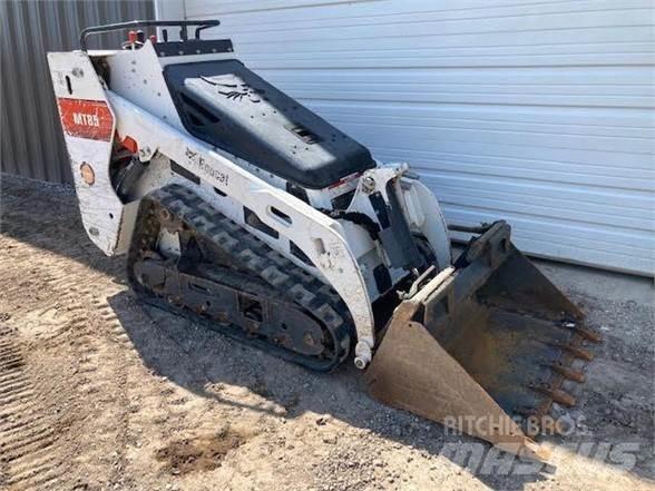 Bobcat MT85 Krautuvai su šoniniu pasukimu