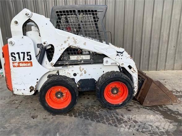 Bobcat S175 Krautuvai su šoniniu pasukimu
