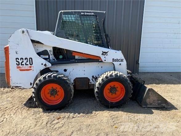 Bobcat S220 Krautuvai su šoniniu pasukimu