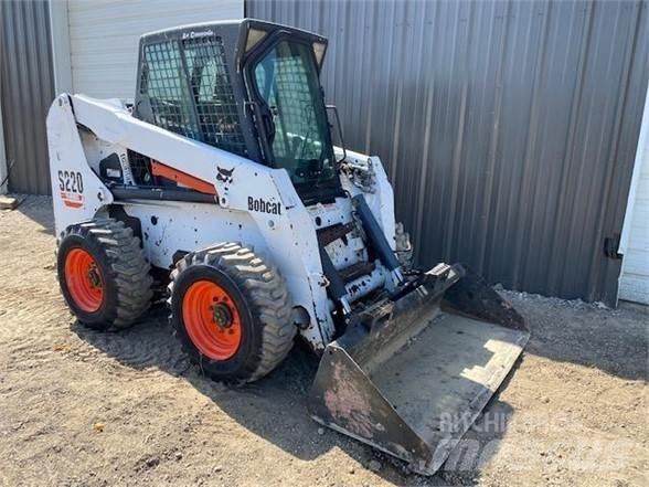 Bobcat S220 Krautuvai su šoniniu pasukimu