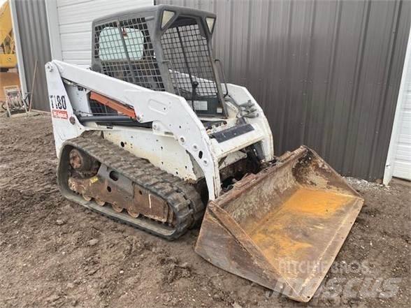 Bobcat T180 Krautuvai su šoniniu pasukimu
