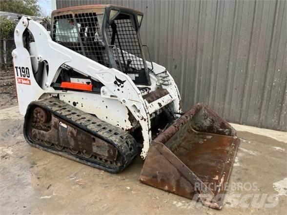 Bobcat T190 Krautuvai su šoniniu pasukimu