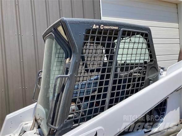 Bobcat T200 Krautuvai su šoniniu pasukimu