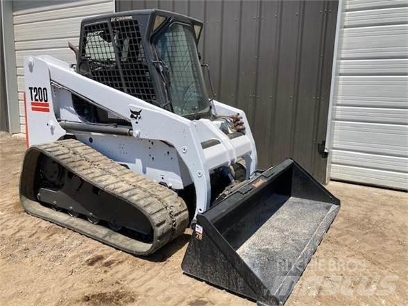 Bobcat T200 Krautuvai su šoniniu pasukimu