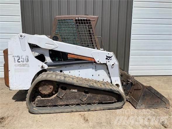 Bobcat T250 Krautuvai su šoniniu pasukimu