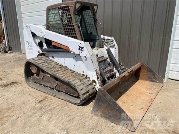 Bobcat T250 Krautuvai su šoniniu pasukimu