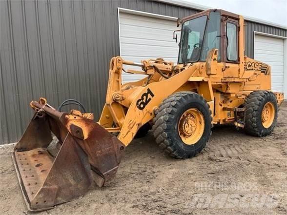 CASE 621ZF Naudoti ratiniai krautuvai