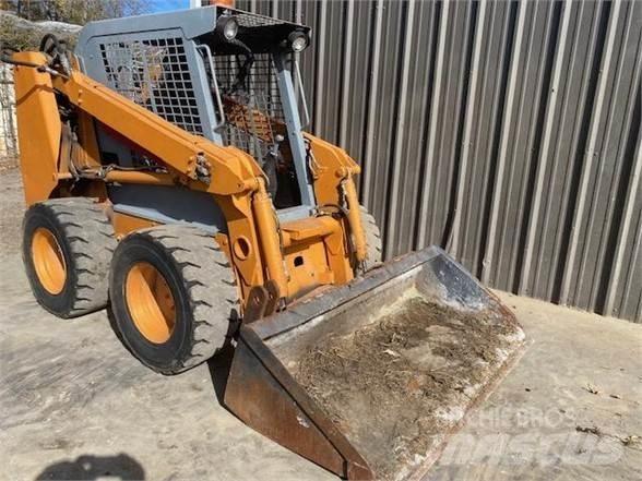CASE 70XT Krautuvai su šoniniu pasukimu