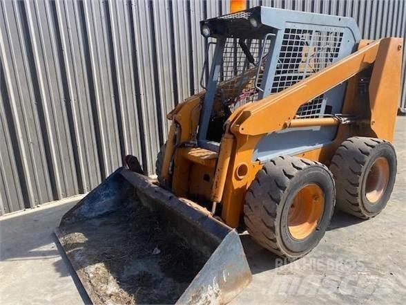 CASE 70XT Krautuvai su šoniniu pasukimu