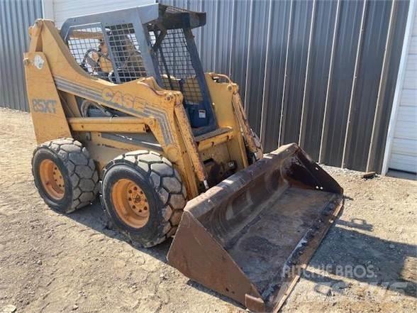 CASE 85XT Krautuvai su šoniniu pasukimu