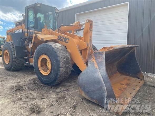 CASE 921C Naudoti ratiniai krautuvai