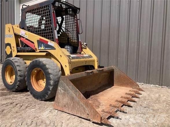 CAT 228 Krautuvai su šoniniu pasukimu