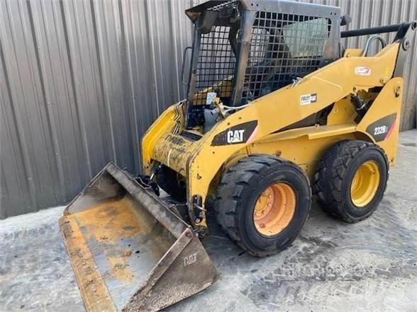CAT 232B2 Krautuvai su šoniniu pasukimu