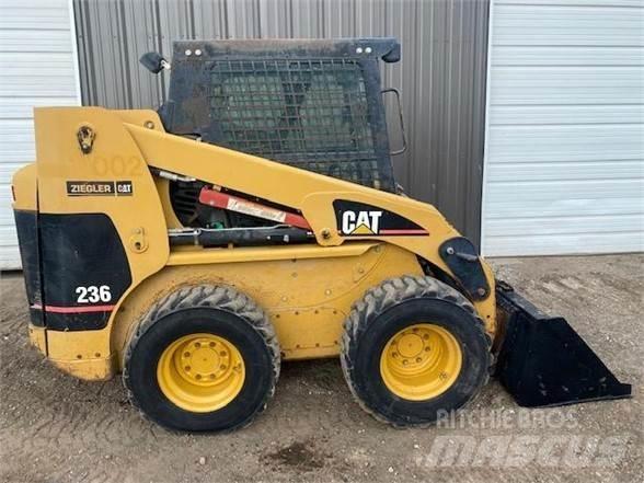 CAT 236 Krautuvai su šoniniu pasukimu