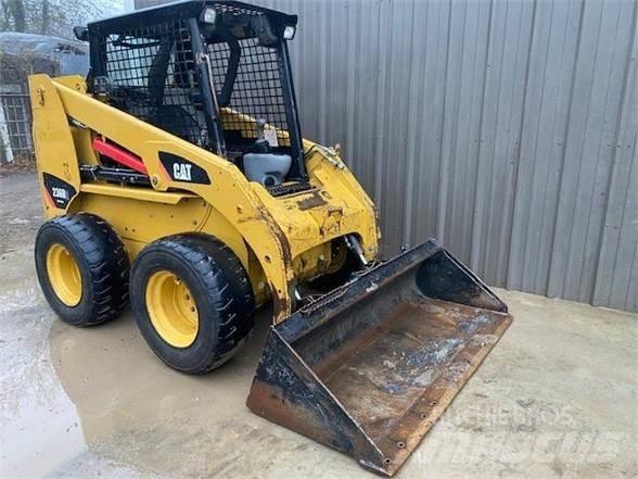 CAT 236B2 Krautuvai su šoniniu pasukimu
