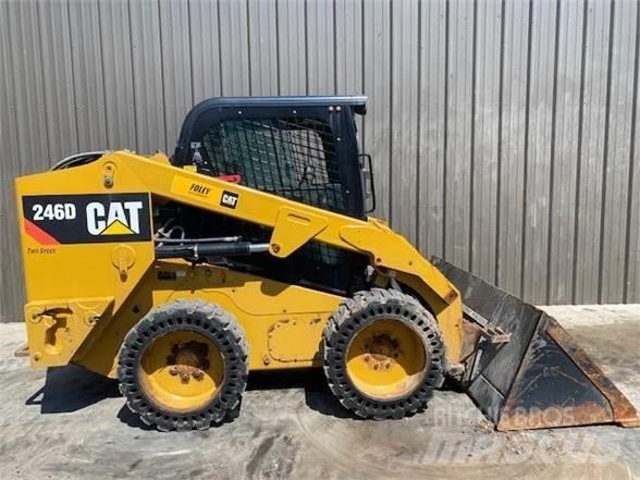 CAT 246D Krautuvai su šoniniu pasukimu