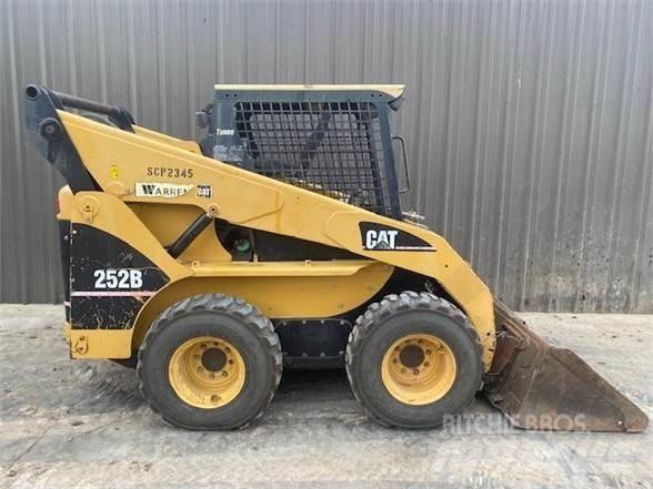 CAT 252B Krautuvai su šoniniu pasukimu