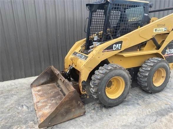 CAT 252B Krautuvai su šoniniu pasukimu