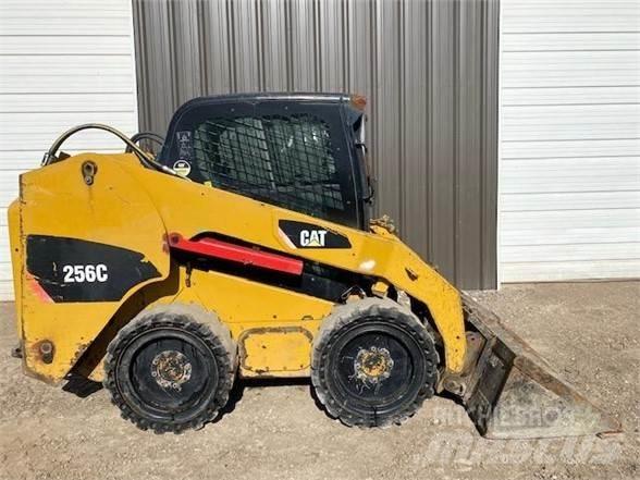 CAT 256C Krautuvai su šoniniu pasukimu