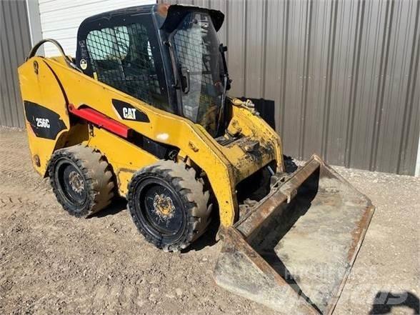 CAT 256C Krautuvai su šoniniu pasukimu