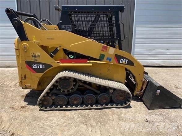 CAT 257B2 Krautuvai su šoniniu pasukimu