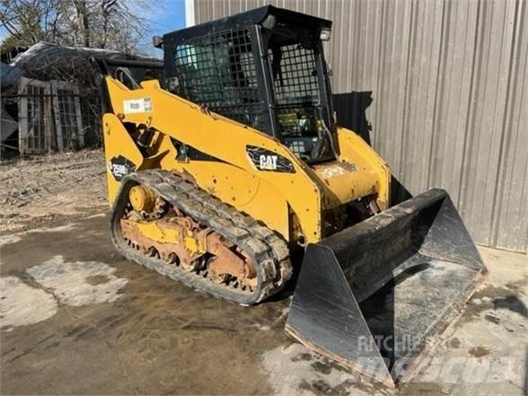 CAT 259B3 Krautuvai su šoniniu pasukimu