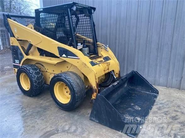CAT 262 Krautuvai su šoniniu pasukimu