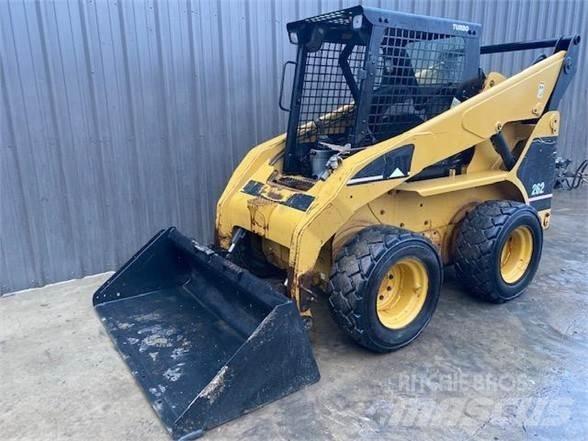 CAT 262 Krautuvai su šoniniu pasukimu