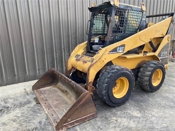 CAT 262B Krautuvai su šoniniu pasukimu
