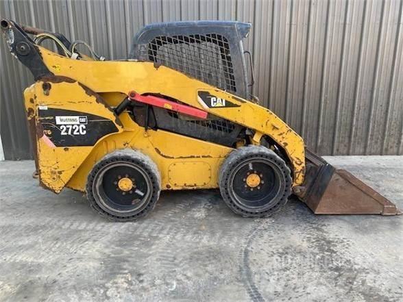 CAT 272C Krautuvai su šoniniu pasukimu