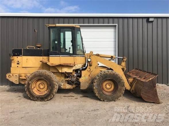 CAT 918F Naudoti ratiniai krautuvai