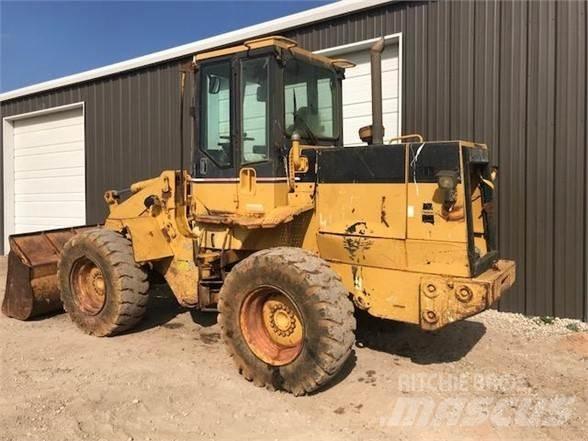 CAT 918F Naudoti ratiniai krautuvai