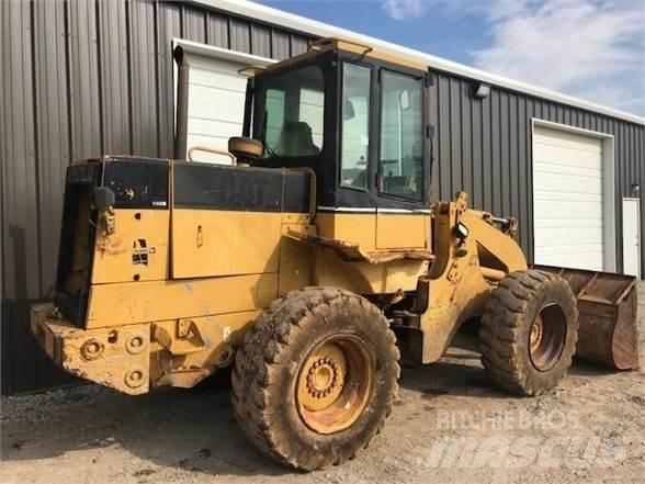 CAT 918F Naudoti ratiniai krautuvai