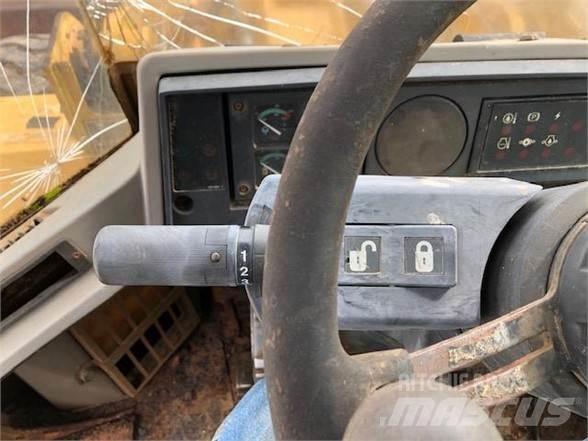 CAT 924F Naudoti ratiniai krautuvai