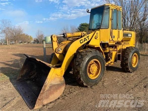 CAT 926 Naudoti ratiniai krautuvai