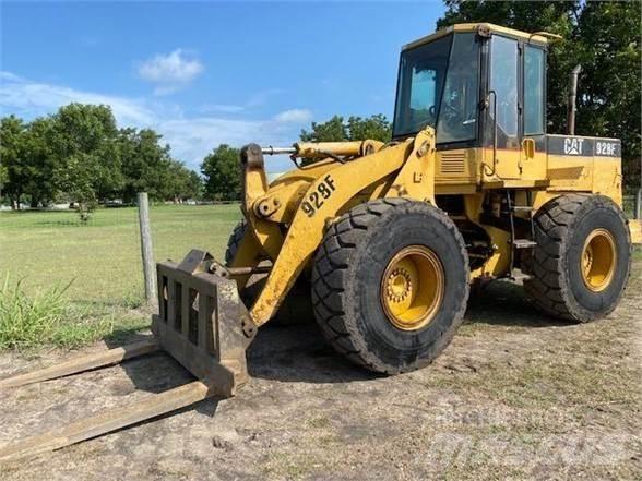 CAT 928F Naudoti ratiniai krautuvai