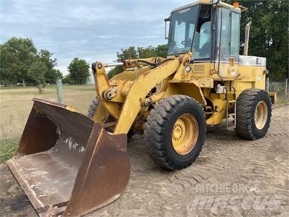 CAT 928F Naudoti ratiniai krautuvai