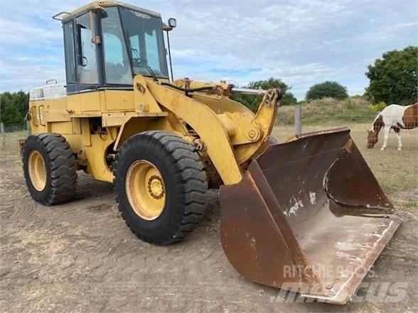CAT 928F Naudoti ratiniai krautuvai