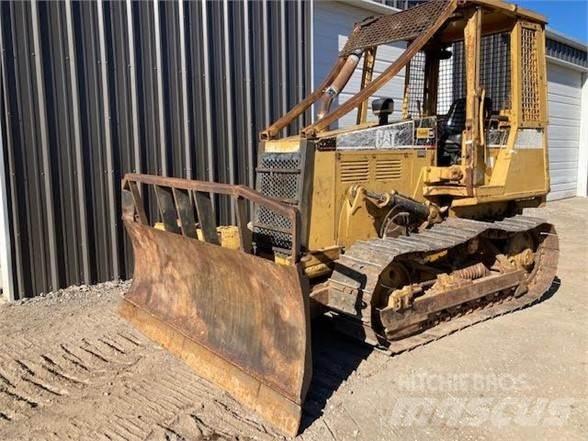 CAT D3C Vikšriniai buldozeriai