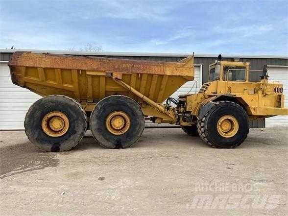 CAT D400 Karjeriniai savivarčiai
