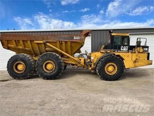 CAT D400E Karjeriniai savivarčiai