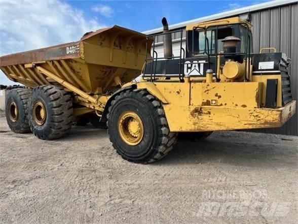 CAT D400E Karjeriniai savivarčiai