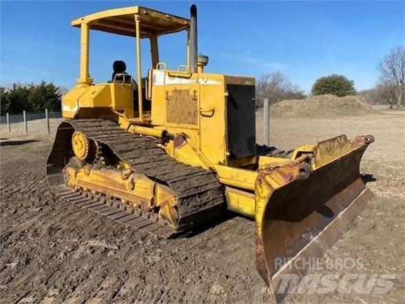 CAT D5M LGP Vikšriniai buldozeriai