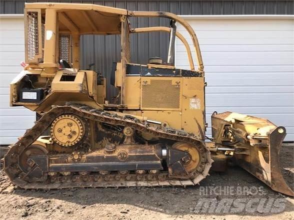 CAT D5M XL Vikšriniai buldozeriai