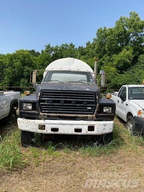 Ford F800 Automobilinės cisternos