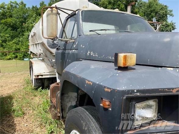 Ford F800 Automobilinės cisternos