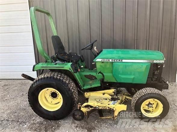John Deere 855 Traktoriai