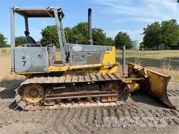 Komatsu D32P-1 Vikšriniai buldozeriai