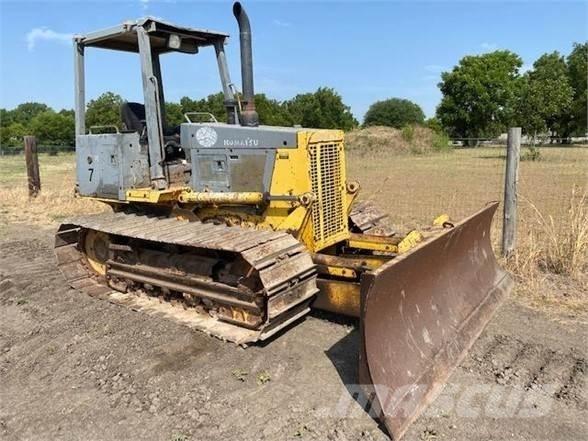 Komatsu D32P-1 Vikšriniai buldozeriai