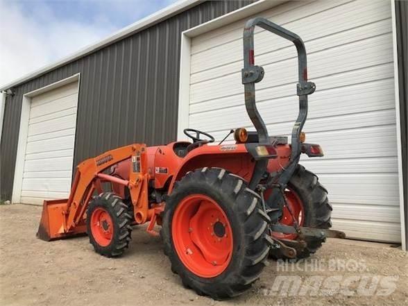 Kubota L3200 Traktoriai